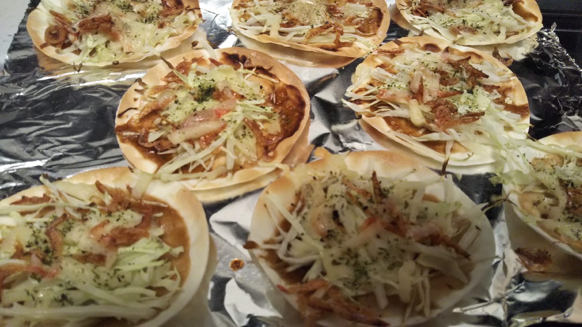 餃子の皮でお好み焼き風ピザ