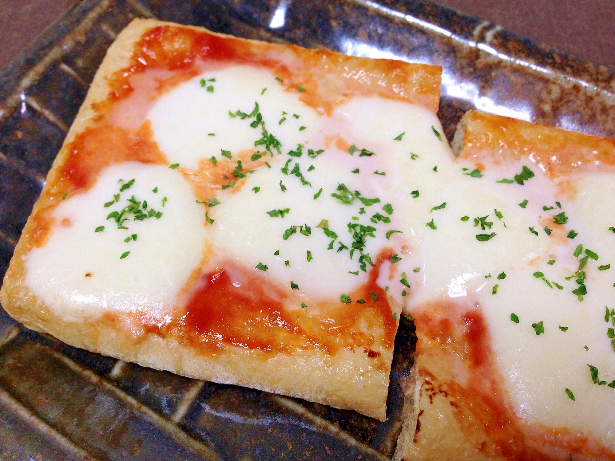 モッツァレラチーズで☆油揚げのピザトースト