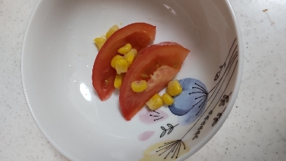 トマトとコーンのサラダ