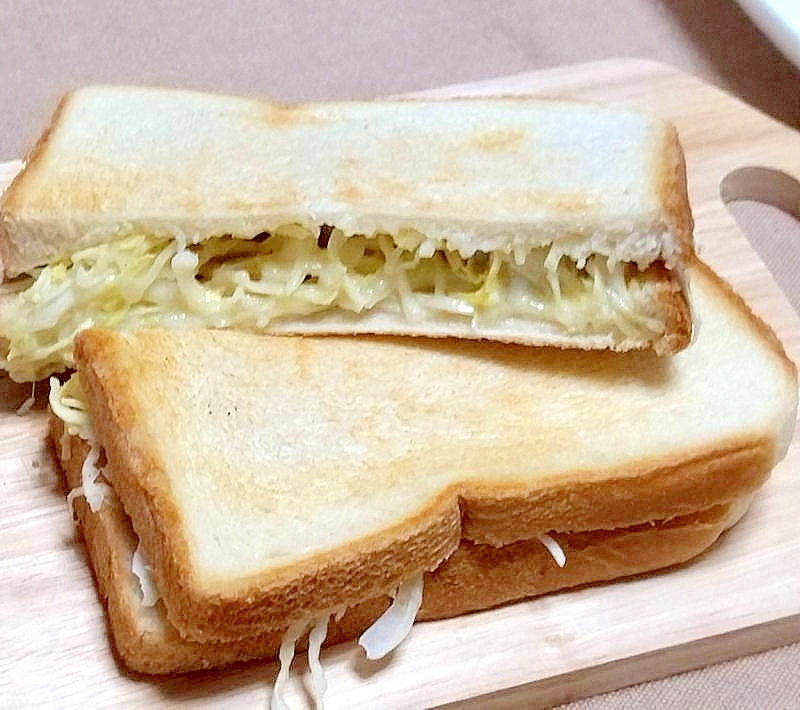 焼売とキャベツのホットサンド