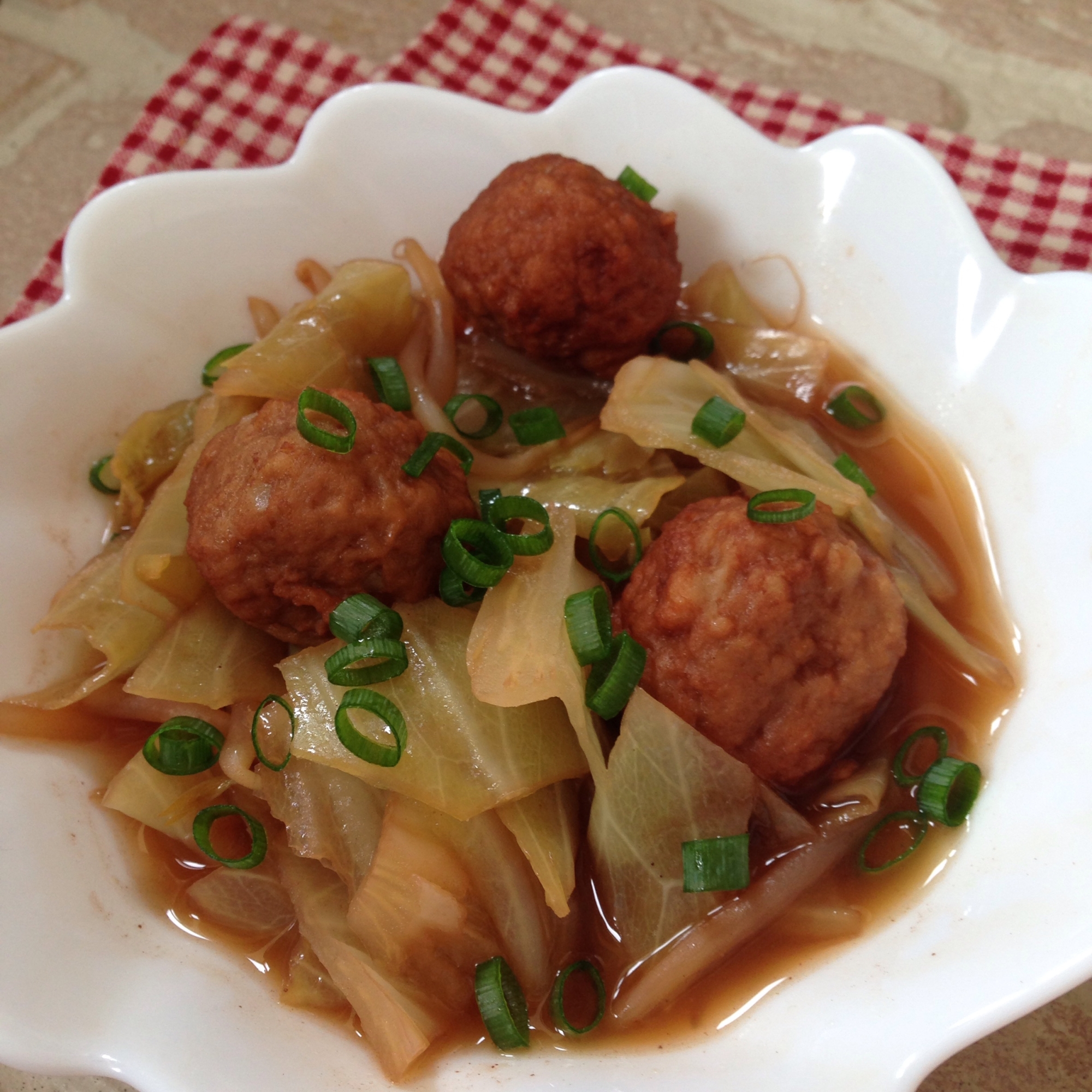 野菜だしdeキャベツともやしの肉団子煮込み♪