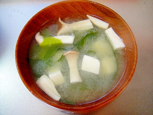 エリンギ入り豆腐とわかめの味噌汁 レシピ 作り方 By Mint74 楽天レシピ