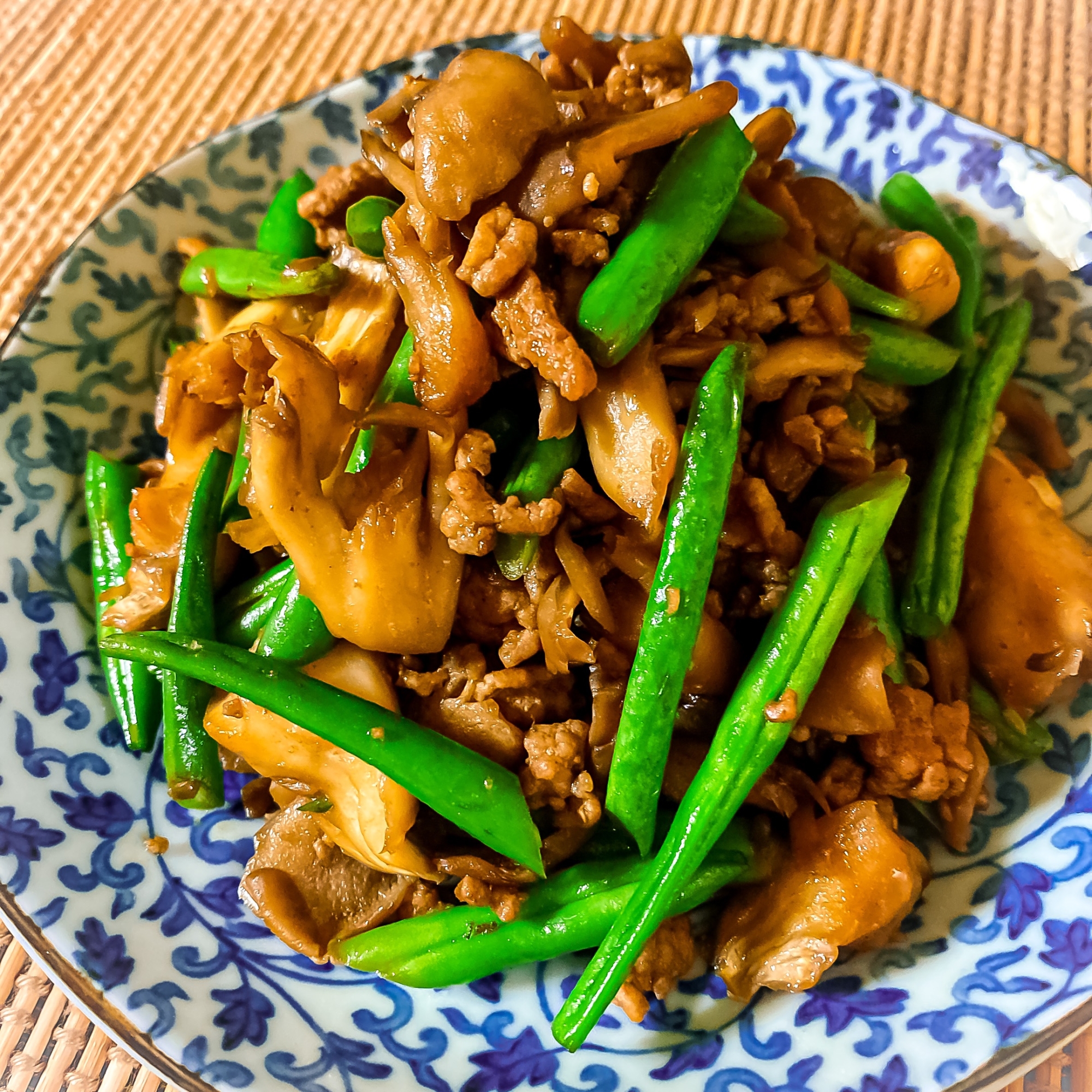 いんげんと舞茸の甜麺醤炒め