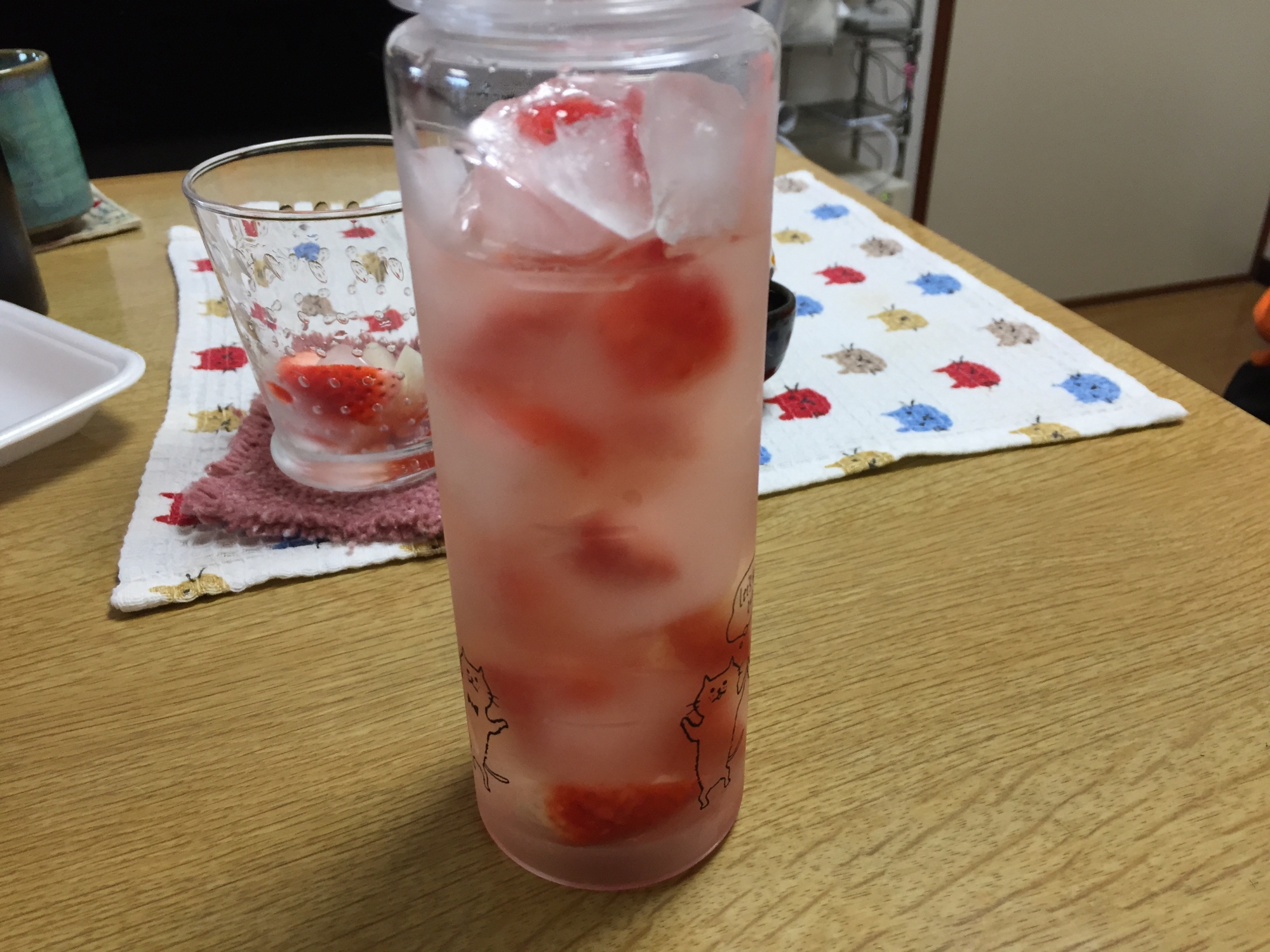 デトックスウォーター いちご レシピ 作り方 By ガブリエル8世 楽天レシピ デトックスウォーター いちご レシピ 作り方 By ガブリエル8世 楽天レシピ