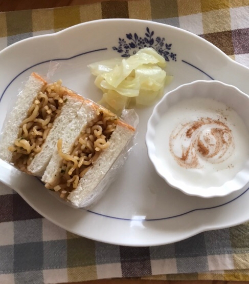 焼きそばパンのランチプレート