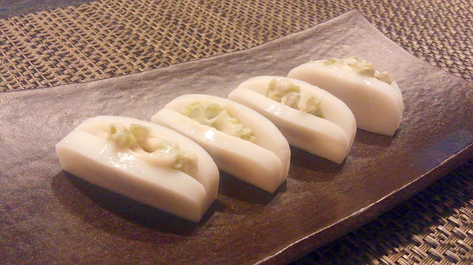 簡単おつまみ!かまぼこのわさび漬け挟み