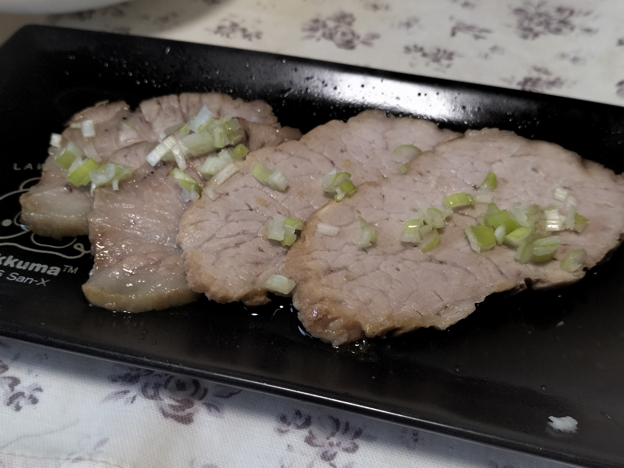 炊飯器で簡単作り置き♪長ネギで極旨塩豚チャーシュー