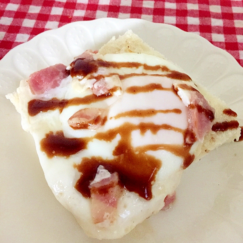 目玉焼きとベーコンのトースト☆