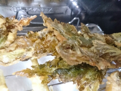 セロリの葉の天ぷら、初めてしました。すっごい美味しいですね(*^O^*)
