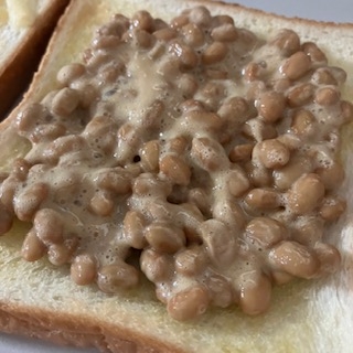 お昼ご飯に、納豆トースト頂きました。
ご飯よりも後片付けが楽なので、1人お昼に良いですね❤