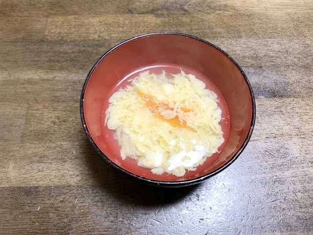 味噌汁レシピ　卵とにんじんの味噌汁