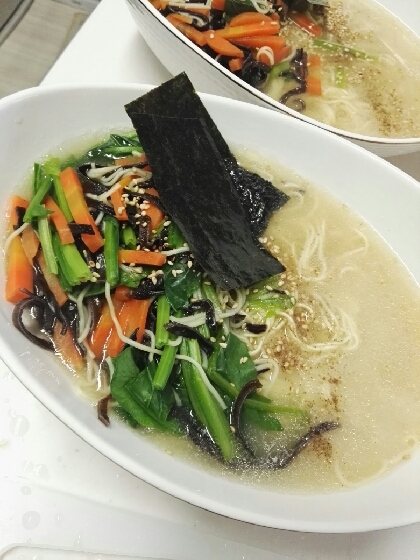 野菜たっぷり豚骨ラーメン