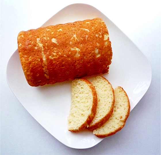 ホットケーキミックスとヨーグルトで　しっとりパン