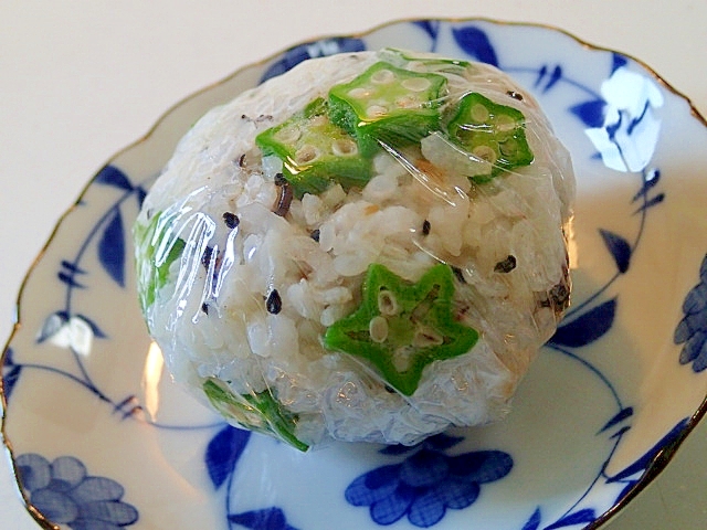 オクラ・塩昆布・黒胡麻・おかかのおにぎり