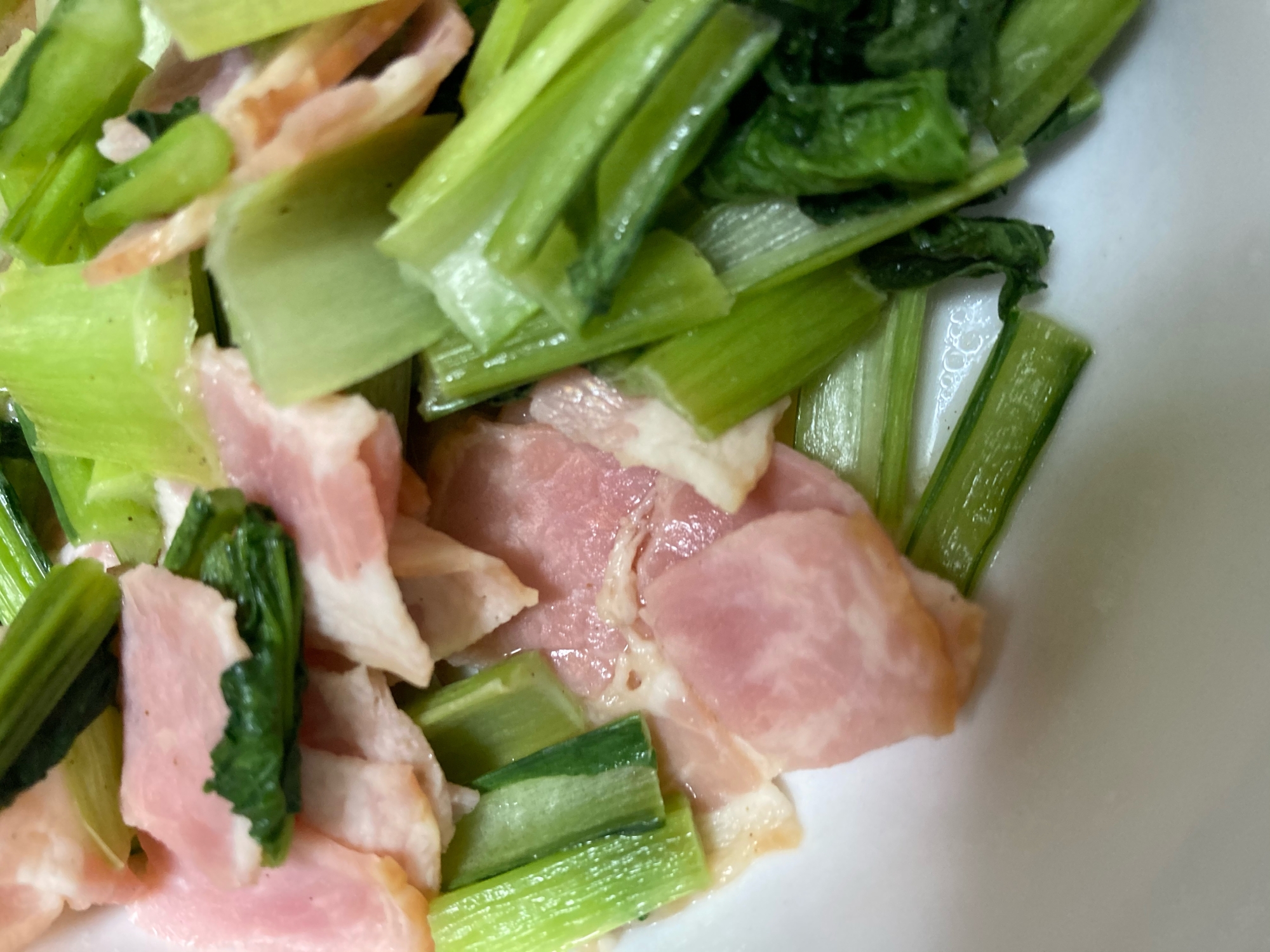 小松菜とベーコンの麺つゆ炒め