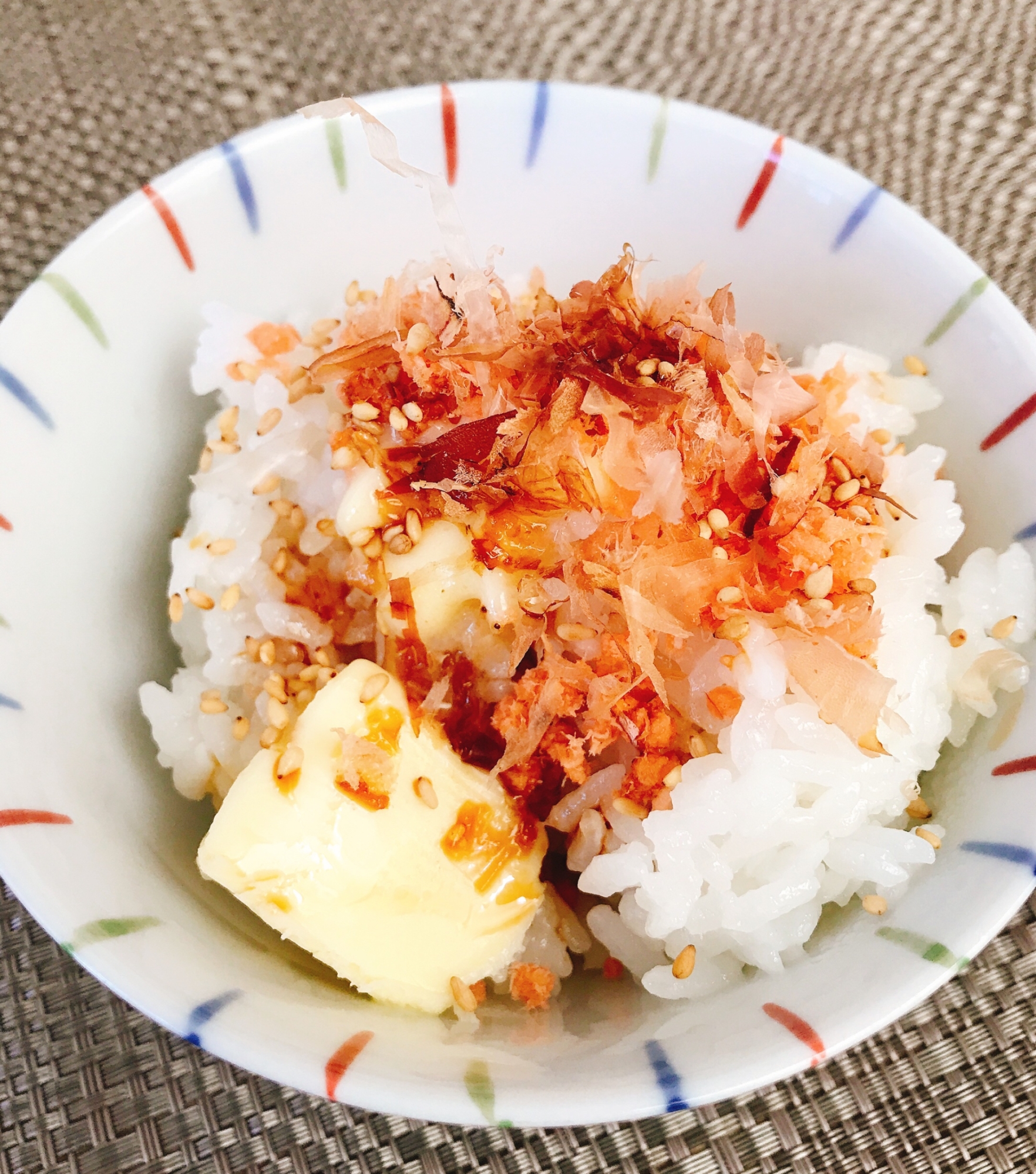 のせるだけで簡単♡鮭フレークのバターご飯♡