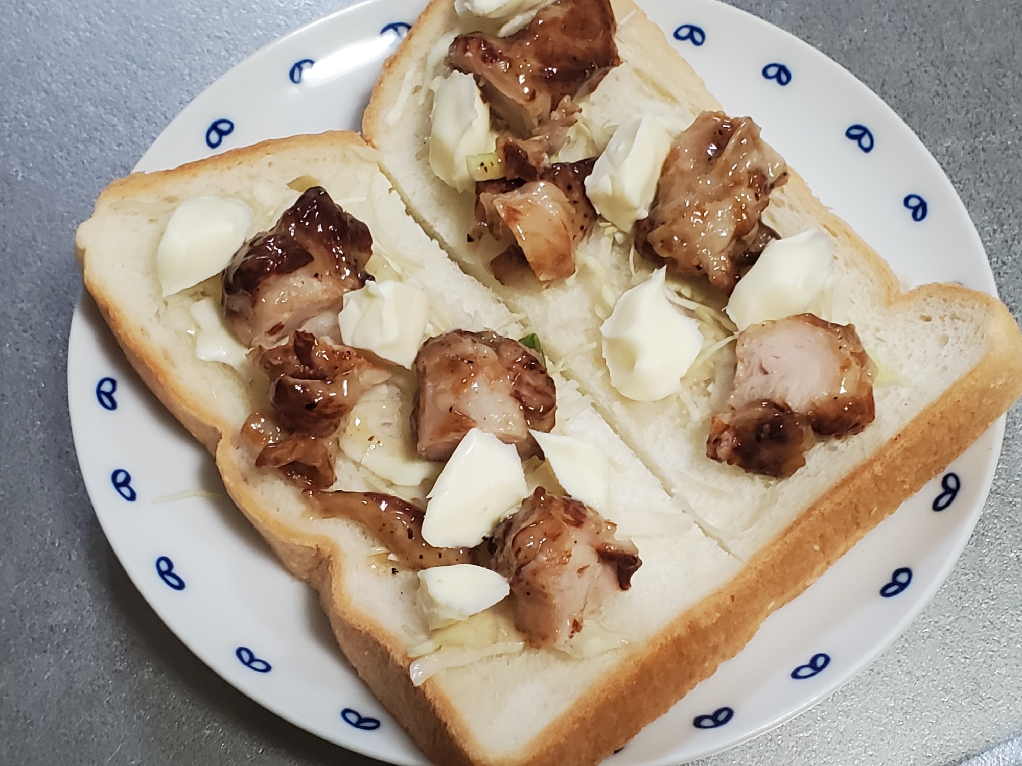 ねぎ塩チキンのチーズトースト