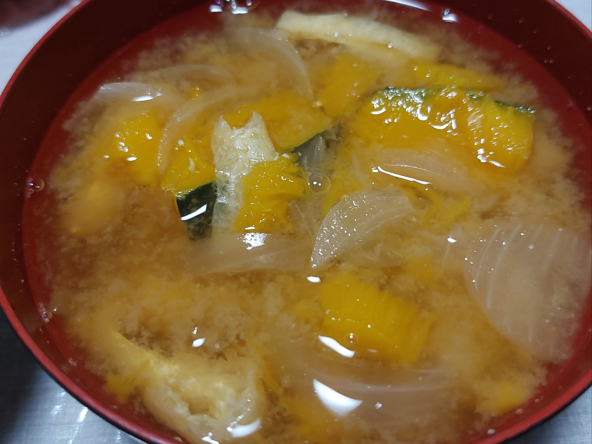 玉ねぎ かぼちゃ 油揚げのお味噌汁