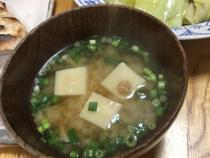 大葉を散らして☆エノキと高野豆腐の味噌汁