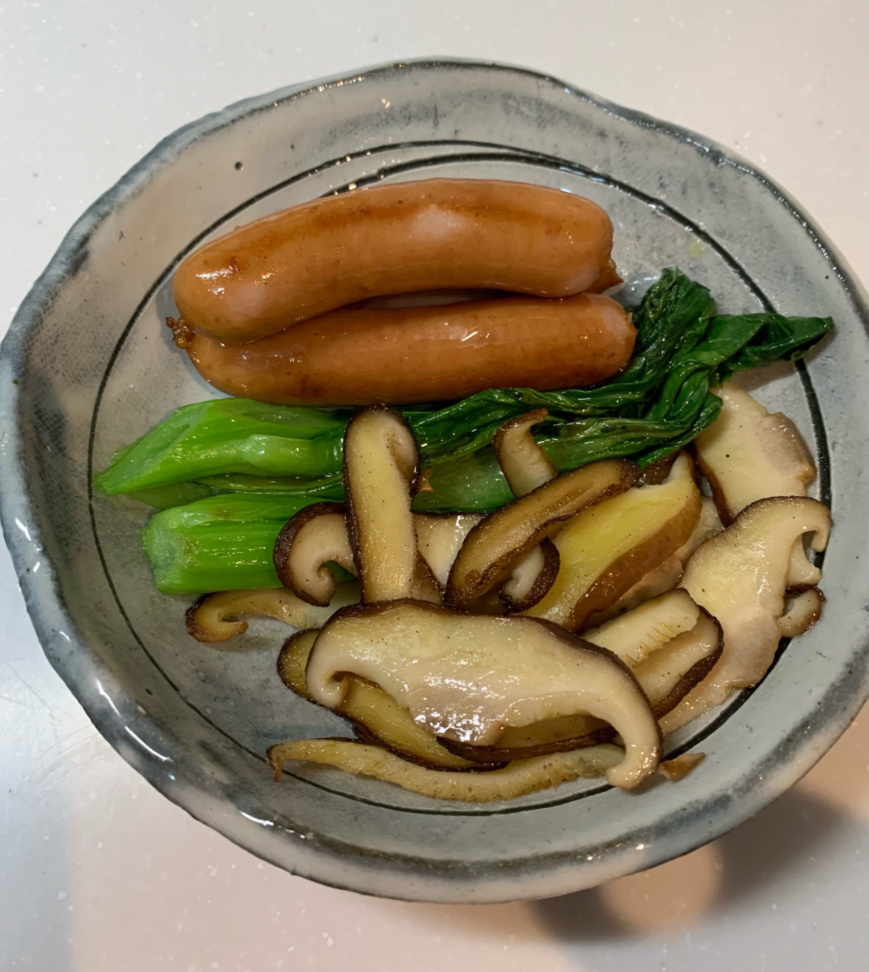 椎茸とウィンナー焼き　菜の花添え