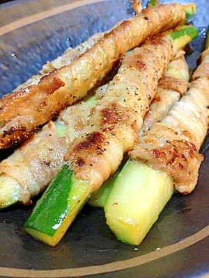 豚バラスライス でキュウリを巻き 巻き レシピ 作り方 By ゴールデンアルジータ 楽天レシピ 豚バラスライス でキュウリを巻き 巻き レシピ 作り方 By ゴールデンアルジータ 楽天レシピ