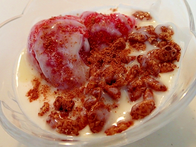 ❤冷凍苺とチョコパフィの練乳ミロヨーグルト❤
