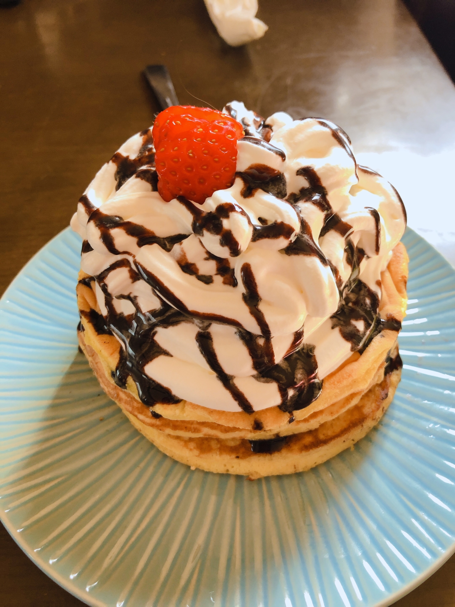 たっぷり生クリームのパンケーキ