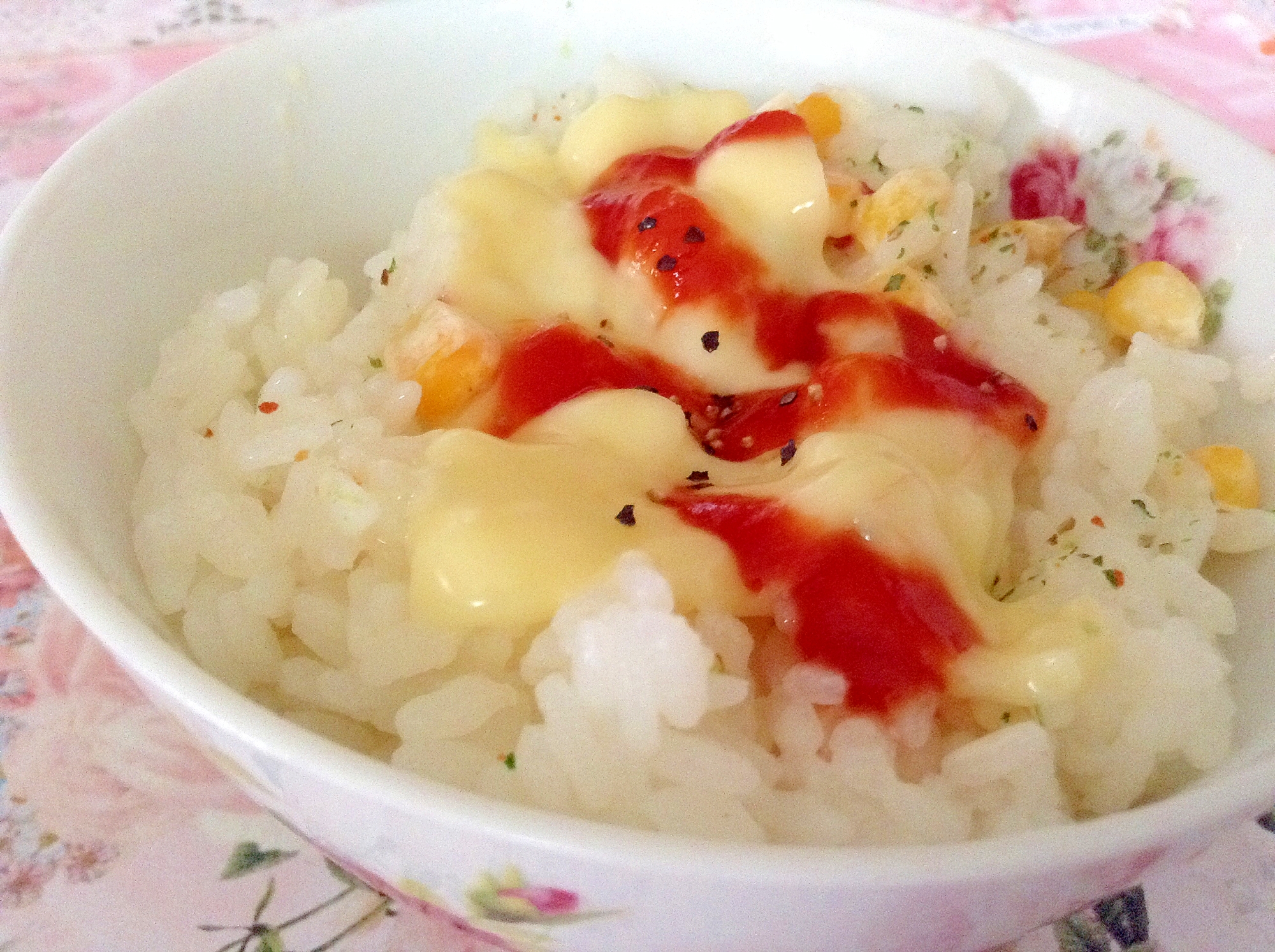 とろけるチーズが美味しい♡簡単コーン入りご飯