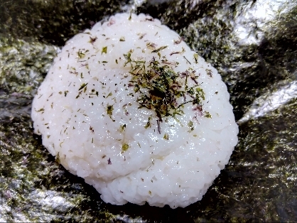 青のりとかつお節ごまのおにぎり