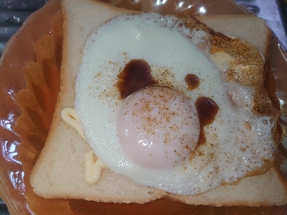 朝の目玉焼きパン