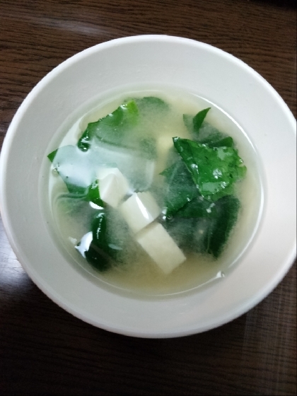 チンゲン菜と豆腐の味噌汁