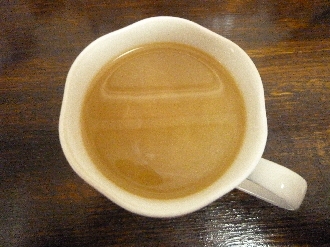 黒豆の煮汁と砂糖生姜でカフェオレ