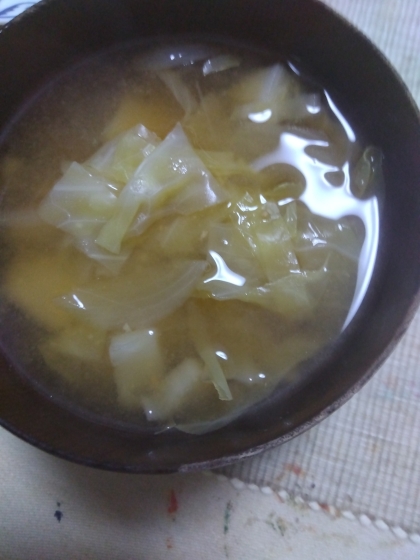 キャベツとタマネギの味噌汁