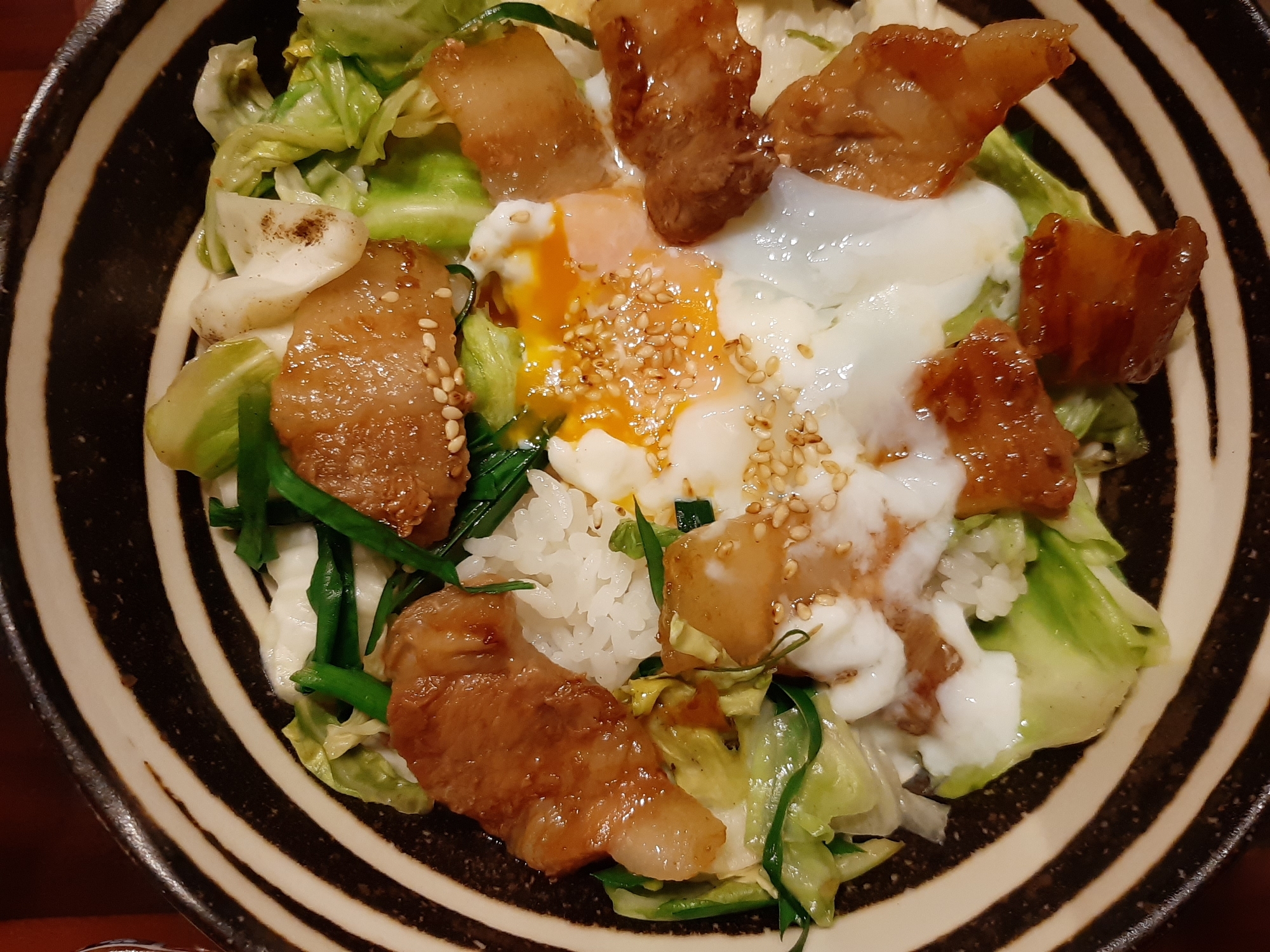 豚バラ温玉丼