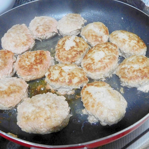 ひき肉600ℊ分のハンバーグを 1回で焼く20 レシピ 作り方 By だんご7 楽天レシピ ひき肉600ℊ分のハンバーグを 1回で焼く20 レシピ 作り方 By だんご7 楽天レシピ