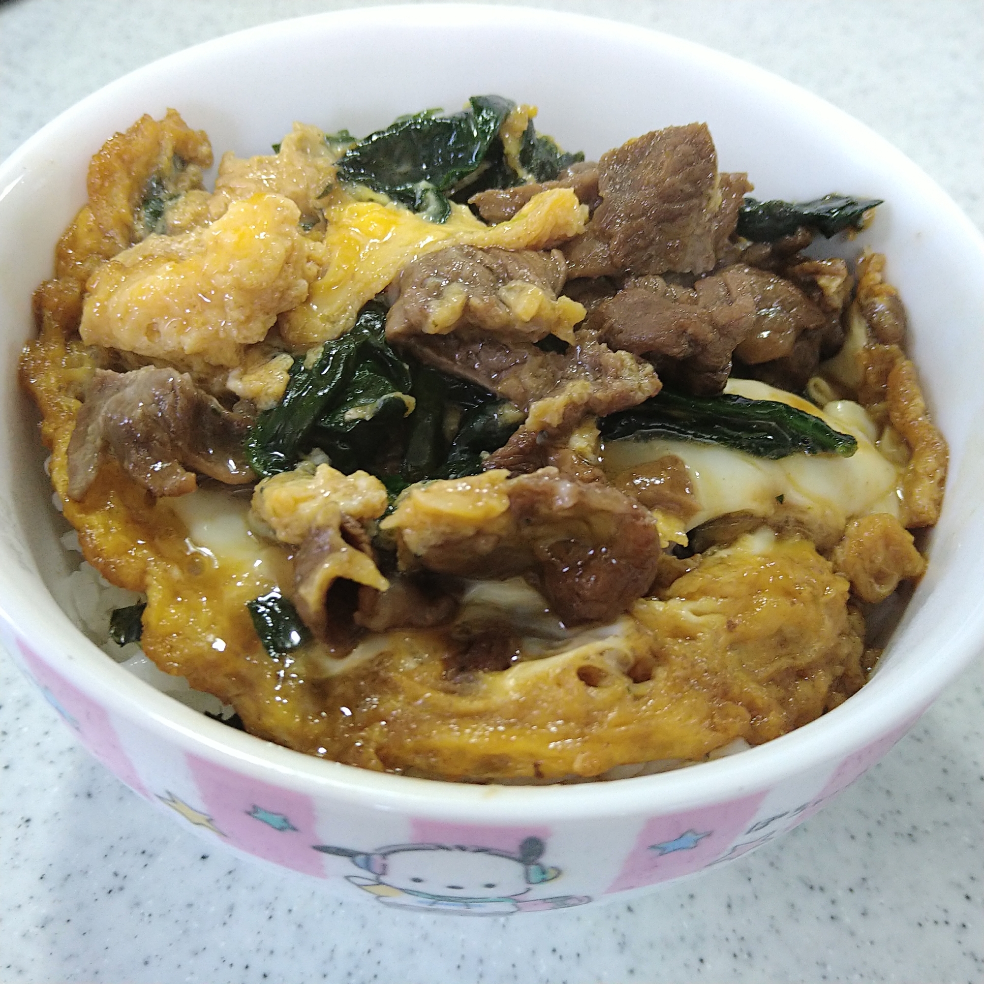 牛肉とほうれん草の卵とじ丼