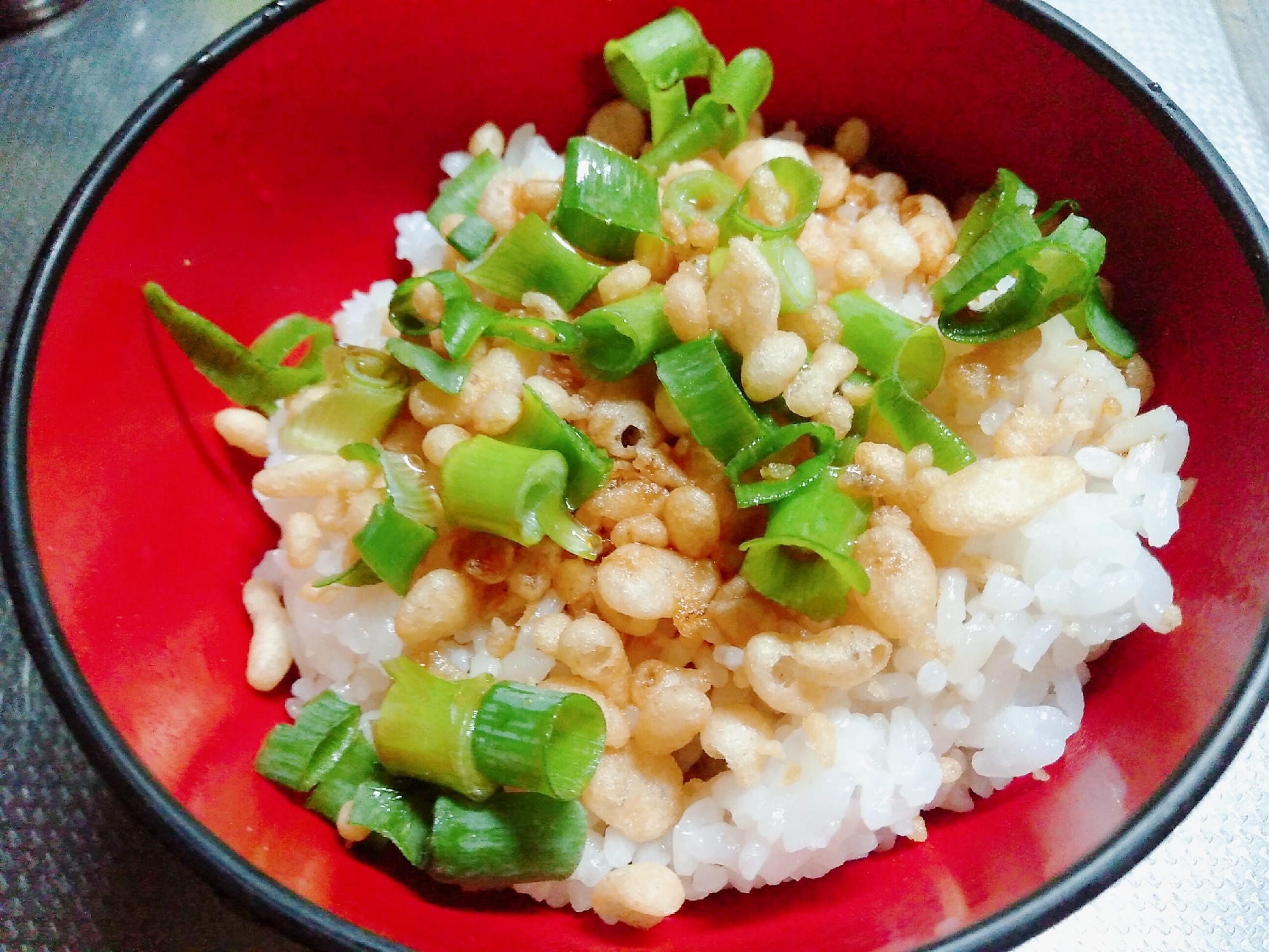 食欲そそる天かす丼