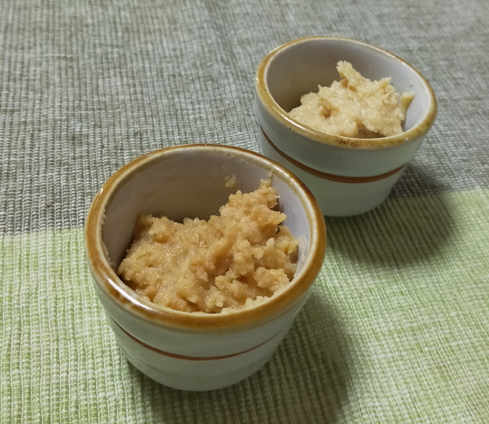 白味噌と信州味噌を同時に作る。