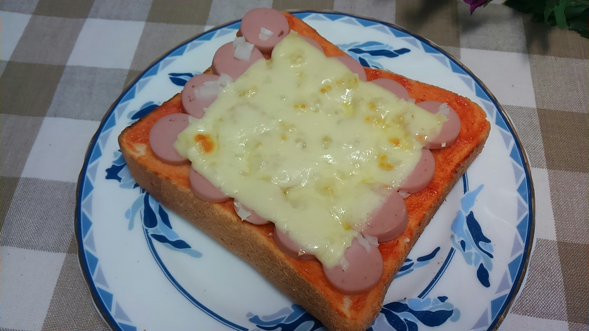 朝食に☆ギョニソとチーズのトースト
