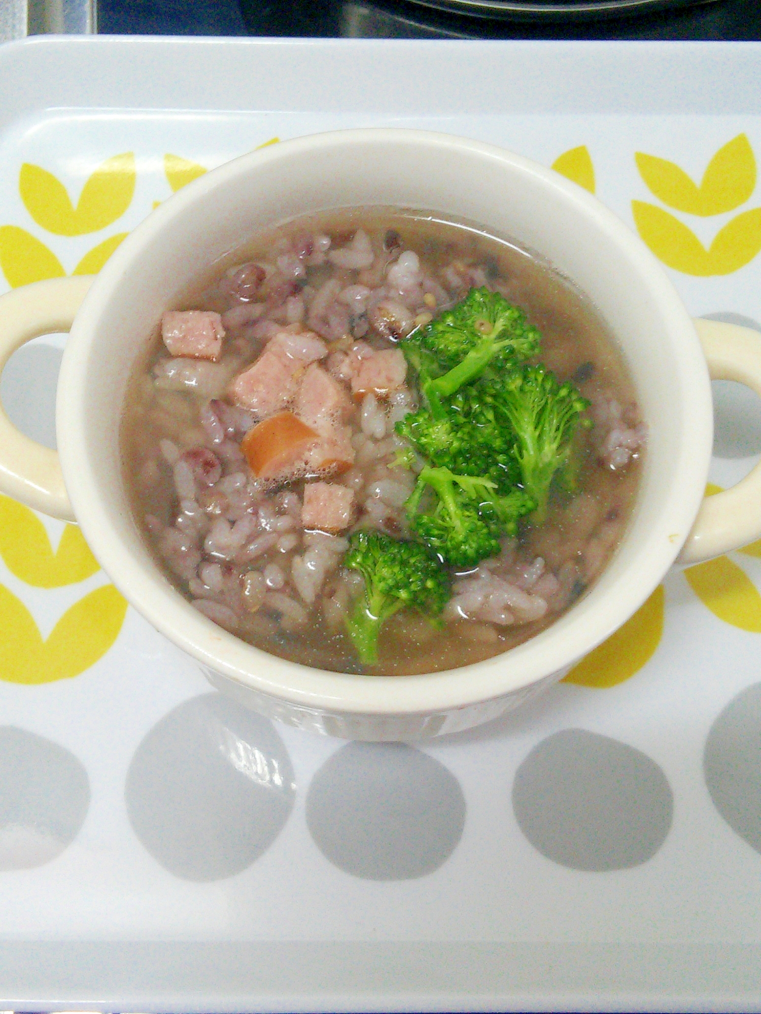 三十雑穀とソーセージとブロッコリーの中華スープご飯