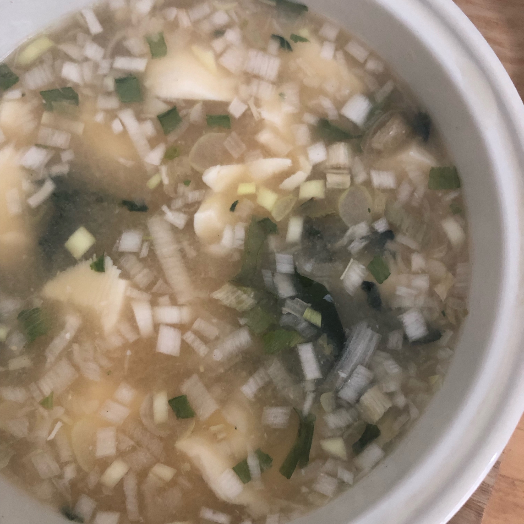 一人分で！豆腐とわかめとねぎの味噌汁