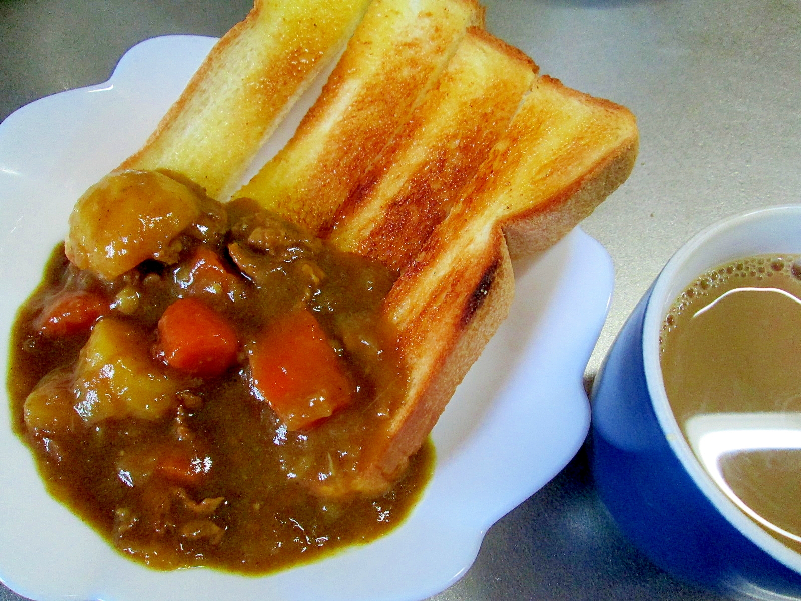 前日の残ったカレーで♪ココナッツカレートースト