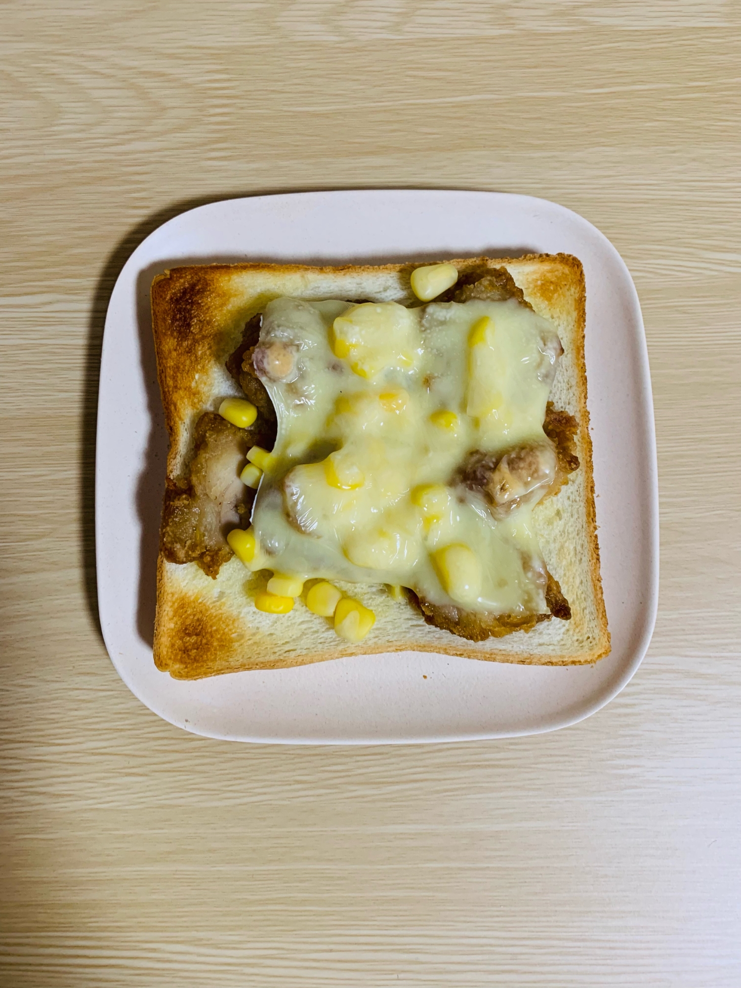 トースト♡鶏肉唐揚げ・コーン・スライスチーズ