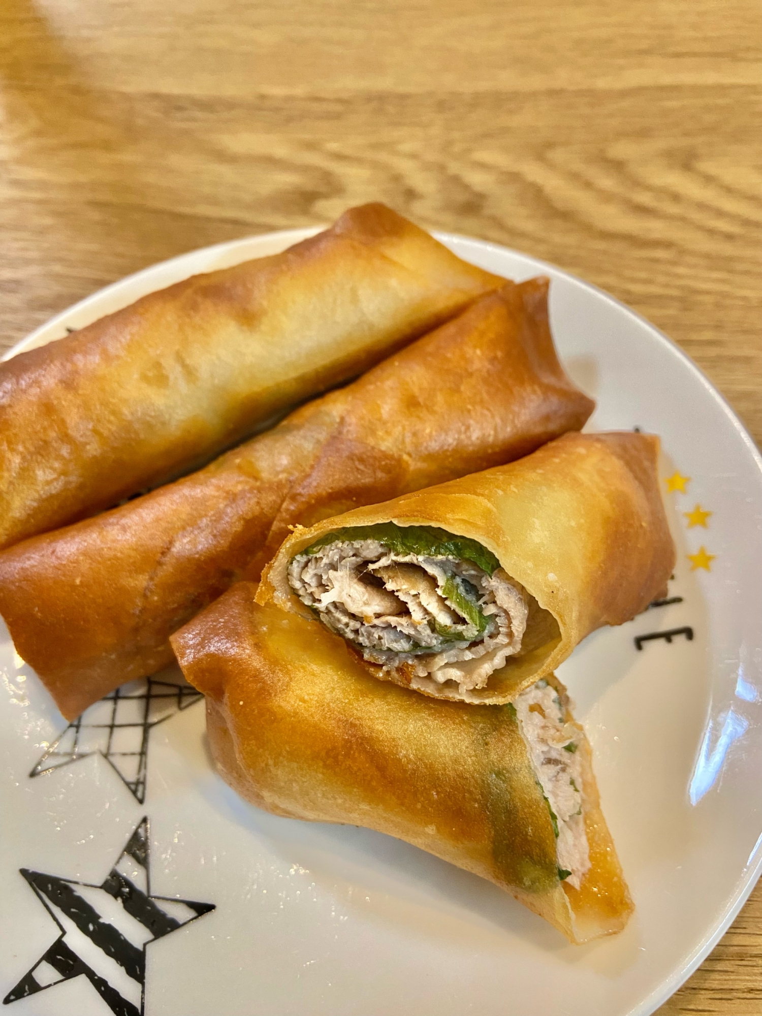 食欲増進♡梅干しと豚肉deチーズ大葉春巻き