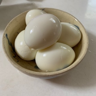 つるんと剥けるゆで卵ってテンション上がるし、より一層美味しく感じますね♪