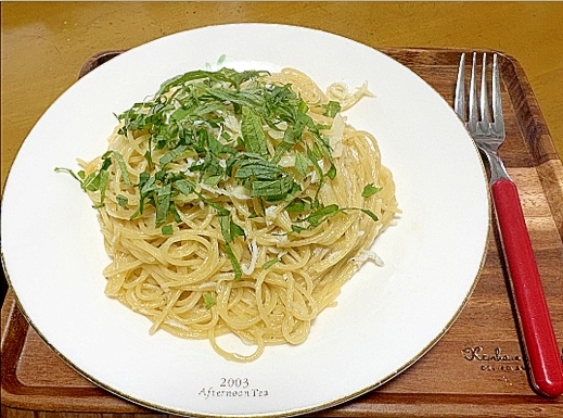 キャベツとしらすのニジマス魚醤パスタ