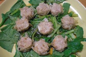 レンジで簡単!「しゅうまいと小松菜の蒸し物」