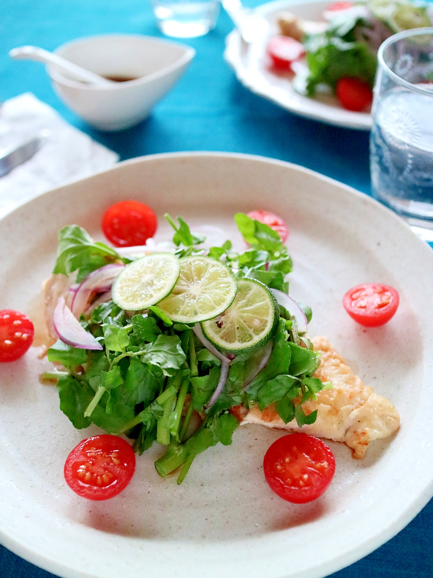 すだちでさっぱり!サラダ仕立てヘルシーチキンソテー