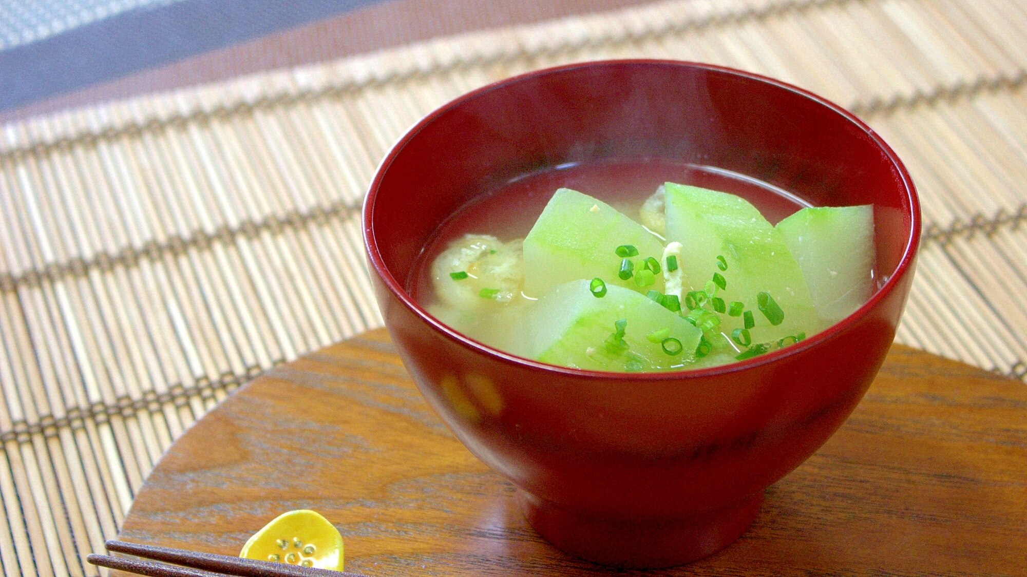 今日の味噌汁 冬瓜のお味噌汁 動画プラス レシピ 作り方 By ボナペティクッキング 楽天レシピ