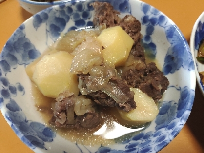 じゃがいも、にんじん、牛肉、糸こん入り、肉じゃが